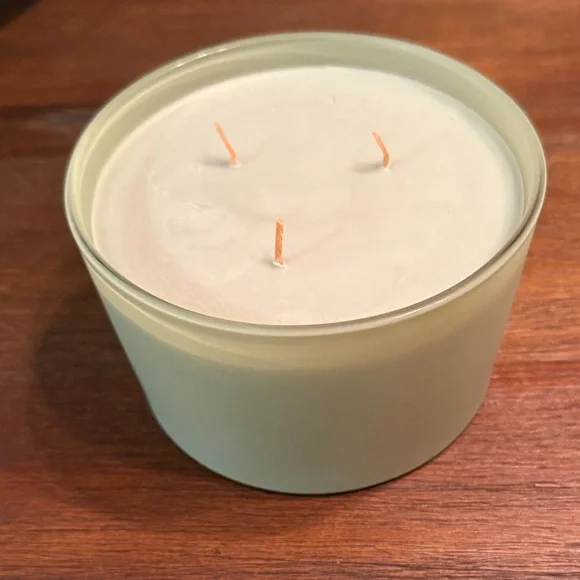 NWT Crate & Barrel 20 oz Scented Candle - Picture 3 of 8